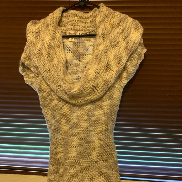 Sleeveless Top Knit - Picture 1 of 8